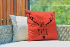 Coussins D'extérieur - Jardin - Citation De Noël Oh Cerf Sur Fond Rouge - 50x50 Cm -Jingle Bells Boutique 1200x800 1650