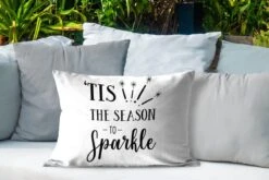 Coussins D'extérieur - Jardin - Citation De Noël C'est La Saison De Scintiller Sur Fond Blanc - 60x40 Cm -Jingle Bells Boutique 1200x800 1672