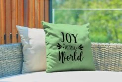 Coussins D'extérieur - Jardin - Citation De Noël Joy Au Monde Sur Fond Vert - 45x45 Cm 9 Coussins D'extérieur - Jardin - Citation De Noël Joy Au Monde Sur Fond Vert - 45x45 Cm -Jingle Bells Boutique 1200x800 1700