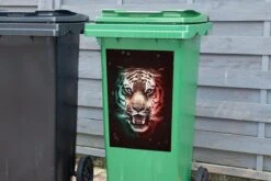 Sticker Conteneur TigreIllustrations De Noël - Tigre Avec Des Couleurs à L'envers Sur Un Fond Noir -Jingle Bells Boutique 1200x800 1746