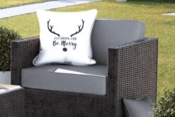 Coussins D'extérieur - Jardin - Citation Mangez, Buvez Et Soyez Joyeux Noël Décoration Murale Noir Sur Blanc - 50x50 Cm -Jingle Bells Boutique 1200x800 1789