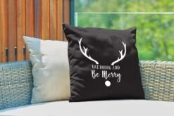 Coussins D'extérieur - Jardin - Citation Mangez, Buvez Et Soyez Joyeux Noël Décoration Murale Blanc Sur Noir - 50x50 Cm 9 Coussins D'extérieur - Jardin - Citation Mangez, Buvez Et Soyez Joyeux Noël Décoration Murale Blanc Sur Noir - 50x50 Cm -Jingle Bells Boutique 1200x800 1795