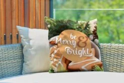 Coussins D'extérieur - Jardin - Citation Pour La Maison Pendant Noël 'Soyez Joyeux Et Lumineux' Sur Un Fond Avec Des Biscuits De Noël - 50x50 Cm 9 Coussins D'extérieur - Jardin - Citation Pour La Maison Pendant Noël 'Soyez Joyeux Et Lumineux' Sur Un Fond Avec Des Biscuits De Noël - 50x50 Cm -Jingle Bells Boutique 1200x800 1799