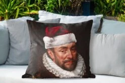 Sierkussen D'extérieur - Willem Van Oranje - Chapeau - Noël - 60x60 Cm - Résistant Aux Intempéries -Jingle Bells Boutique 1200x800 1824