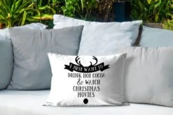 Coussins D'extérieur - Jardin - Citation De Noël Je Veux Juste Boire Un Chocolat Chaud Sur Fond Blanc - 50x30 Cm 10 Coussins D'extérieur - Jardin - Citation De Noël Je Veux Juste Boire Un Chocolat Chaud Sur Fond Blanc - 50x30 Cm -Jingle Bells Boutique 1200x800 1836