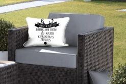 Coussins D'extérieur - Jardin - Citation De Noël Je Veux Juste Boire Un Chocolat Chaud Sur Fond Blanc - 50x30 Cm 11 Coussins D'extérieur - Jardin - Citation De Noël Je Veux Juste Boire Un Chocolat Chaud Sur Fond Blanc - 50x30 Cm -Jingle Bells Boutique 1200x800 1837