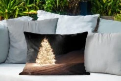 Coussins D'extérieur - Jardin - Un Sapin De Noël Illuminé La Nuit - 60x40 Cm -Jingle Bells Boutique 1200x800 1840