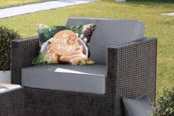 Coussins D'extérieur - Jardin - Citation Pour La Maison à Noël 'Soyez Joyeux Et Lumineux' Sur Fond De Biscuits De Noël - 50x30 Cm -Jingle Bells Boutique 1200x800 1849