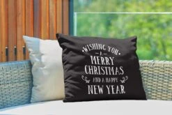 Coussins D'extérieur - Jardin - Citation De Noël Je Vous Souhaite Un Joyeux Noël Sur Fond Noir - 60x40 Cm -Jingle Bells Boutique 1200x800 1855