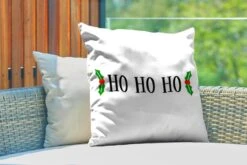 Coussins D'extérieur - Jardin - Citation De Noël Ho Ho Ho Sur Fond Blanc - 60x60 Cm -Jingle Bells Boutique 1200x800 1895