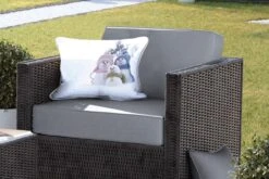 Coussins D'extérieur - Jardin - Une Famille De Poupées De Noël Sur Le Paysage Enneigé - 50x30 Cm -Jingle Bells Boutique 1200x800 1913