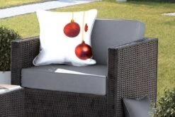 Coussins D'extérieur - Jardin - Une Paire De Boules De Noël Rouges Avec Une étoile De Noël Rouge - 50x50 Cm -Jingle Bells Boutique 1200x800 1917