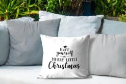 Coussins D'extérieur - Jardin - Citation Noël Passez Un Joyeux Petit Noël Avec Un Fond Blanc - 40x40 Cm -Jingle Bells Boutique 1200x800 1928