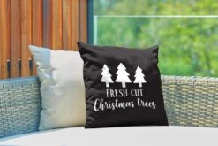 Coussins D'extérieur - Jardin - Citation De Noël De Noël Fraîchement Coupés Sur Fond Noir - 40x40 Cm -Jingle Bells Boutique 1200x800 1939