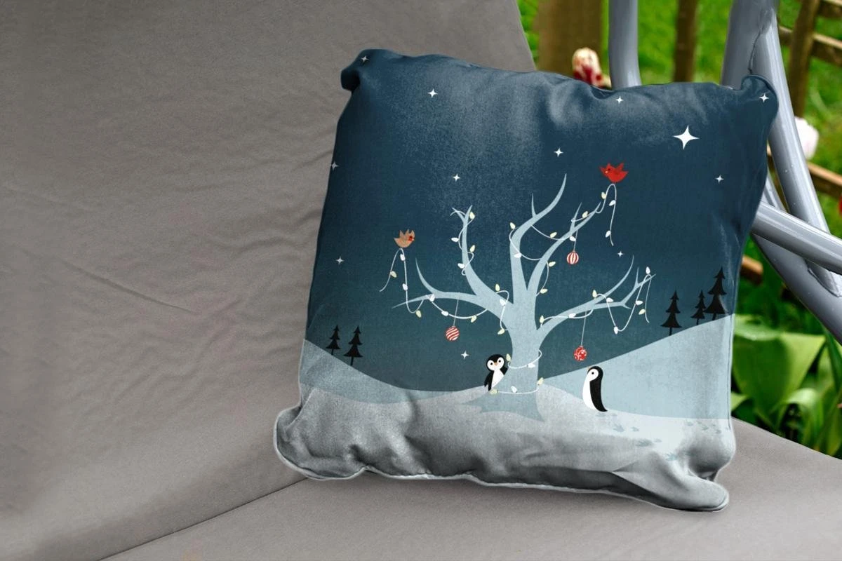 Coussins D'extérieur - Jardin - Illustration De Deux Pingouins Décorant Un Sapin De Noël - 60x60 Cm 4 Coussins D'extérieur - Jardin - Illustration De Deux Pingouins Décorant Un Sapin De Noël - 60x60 Cm – Image 2
