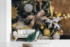 Papier Peint Photo Vinyle - Un Gros Plan De Décorations De Noël Du Sapin De Noël Largeur 600 Cm X Hauteur 400 Cm - Tirage Photo Sur Papier Peint (disponible En 7 Tailles) -Jingle Bells Boutique 1200x800 195