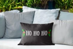 Coussins D'extérieur - Jardin - Citation De Noël Ho Ho Ho Sur Fond Noir - 50x30 Cm -Jingle Bells Boutique 1200x800 1972