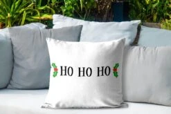 Coussins D'extérieur - Jardin - Citation De Noël Ho Ho Ho Sur Fond Blanc - 50x50 Cm 10 Coussins D'extérieur - Jardin - Citation De Noël Ho Ho Ho Sur Fond Blanc - 50x50 Cm -Jingle Bells Boutique 1200x800 1980