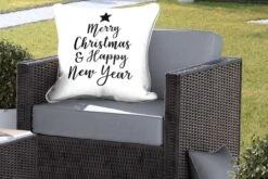 Coussins D'extérieur - Jardin - Citation De Noël Merry Christmas & Happy New Year Sur Fond Blanc - 60x60 Cm -Jingle Bells Boutique 1200x800 2001