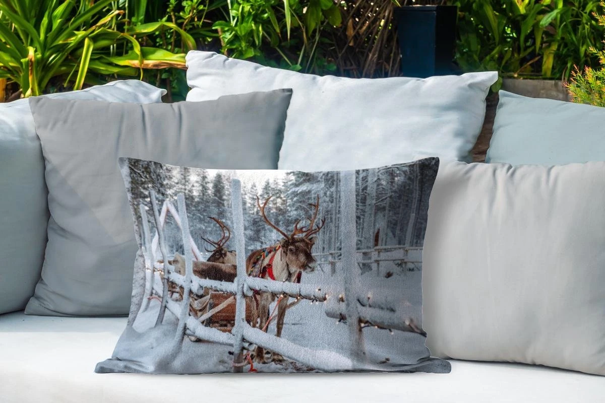 Coussins D'extérieur - Jardin - Un Renne Dans Le Village Du Père Noël En Finlande - 60x40 Cm 6 Coussins D'extérieur - Jardin - Un Renne Dans Le Village Du Père Noël En Finlande - 60x40 Cm – Image 4