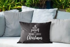 Coussins D'extérieur - Jardin - Citation Noël Passez Un Joyeux Petit Noël Sur Fond Noir - 50x30 Cm -Jingle Bells Boutique 1200x800 2016