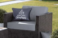 Coussins D'extérieur - Jardin - Citation Noël Passez Un Joyeux Petit Noël Sur Fond Noir - 50x30 Cm -Jingle Bells Boutique 1200x800 2017