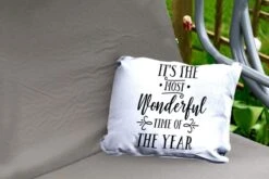 Coussins D'extérieur - Jardin - Citation De Noël C'est La Plus Belle Période De L'année Sur Fond Blanc - 50x30 Cm -Jingle Bells Boutique 1200x800 2022