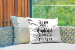 Coussins D'extérieur - Jardin - Citation De Noël C'est La Plus Belle Période De L'année Sur Fond Blanc - 50x30 Cm -Jingle Bells Boutique 1200x800 2023