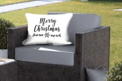 Coussins D'extérieur - Jardin - Citation De Noël Joyeux Noël Sur Fond Blanc - 60x40 Cm 11 Coussins D'extérieur - Jardin - Citation De Noël Joyeux Noël Sur Fond Blanc - 60x40 Cm -Jingle Bells Boutique 1200x800 2033