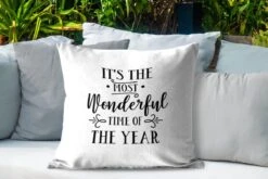 Coussins D'extérieur - Jardin - Citation De Noël C'est La Plus Belle Période De L'année Sur Fond Blanc - 60x60 Cm 10 Coussins D'extérieur - Jardin - Citation De Noël C'est La Plus Belle Période De L'année Sur Fond Blanc - 60x60 Cm -Jingle Bells Boutique 1200x800 2036