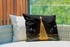 Coussins D'extérieur - Jardin - Un Immense Sapin De Noël Aux Etats-Unis - 60x40 Cm -Jingle Bells Boutique 1200x800 2043