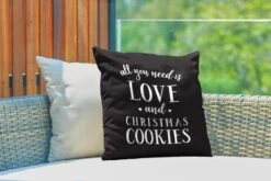 Coussins D'extérieur - Jardin - Citation All You Need Is Love And Christmas Cookies Décoration De Noël Noir - 45x45 Cm -Jingle Bells Boutique 1200x800 2071