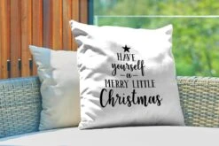 Coussins D'extérieur - Jardin - Citation Noël Offrez-vous Un Joyeux Petit Noël Sur Fond Blanc - 60x60 Cm 9 Coussins D'extérieur - Jardin - Citation Noël Offrez-vous Un Joyeux Petit Noël Sur Fond Blanc - 60x60 Cm -Jingle Bells Boutique 1200x800 2079