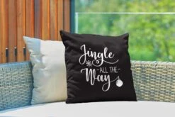 Coussins D'extérieur - Jardin - Citation De Noël Jingle Tout Le Chemin Sur Fond Noir - 45x45 Cm 9 Coussins D'extérieur - Jardin - Citation De Noël Jingle Tout Le Chemin Sur Fond Noir - 45x45 Cm -Jingle Bells Boutique 1200x800 2083