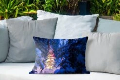 Coussins D'extérieur - Jardin - Un Sapin De Noël Dans La Forêt Enneigée - 50x30 Cm -Jingle Bells Boutique 1200x800 2132