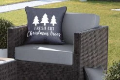 Coussins D'extérieur - Jardin - Citation De Noël De Noël Fraîchement Coupés Sur Fond Noir - 50x50 Cm -Jingle Bells Boutique 1200x800 2141