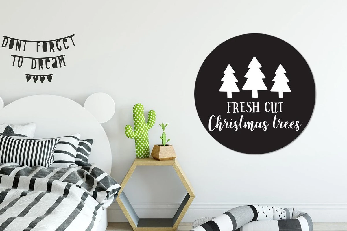 Citation De Noël Frais Coupé Les Arbres De Noël Contre Un Autocollant Fond Noir Cercle Mur Papier Peint - 100x100 Cm - Peinture Ronde - Cercle De Papier Peint - Cercle De Mur - Cercle Vivant - Auto-adhésifs Et Coupe Ronde 4 Citation De Noël Frais Coupé Les Arbres De Noël Contre Un Autocollant Fond Noir Cercle Mur Papier Peint - 100x100 Cm - Peinture Ronde - Cercle De Papier Peint - Cercle De Mur - Cercle Vivant - Auto-adhésifs Et Coupe Ronde – Image 2