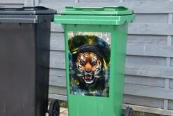 Sticker Conteneur TigreIllustrations De Noël - Tigre Avec Une Capuche Sur Fond De Journaux -Jingle Bells Boutique 1200x800 2228