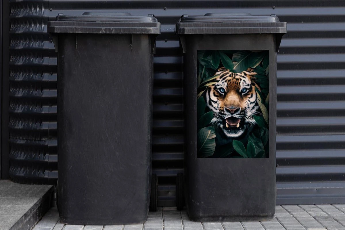 Sticker Conteneur TigerIllustrations De Noël - Tigre Avec Bec Ouvert Entre Les Feuilles Vertes 4 Sticker Conteneur TigerIllustrations De Noël - Tigre Avec Bec Ouvert Entre Les Feuilles Vertes – Image 2