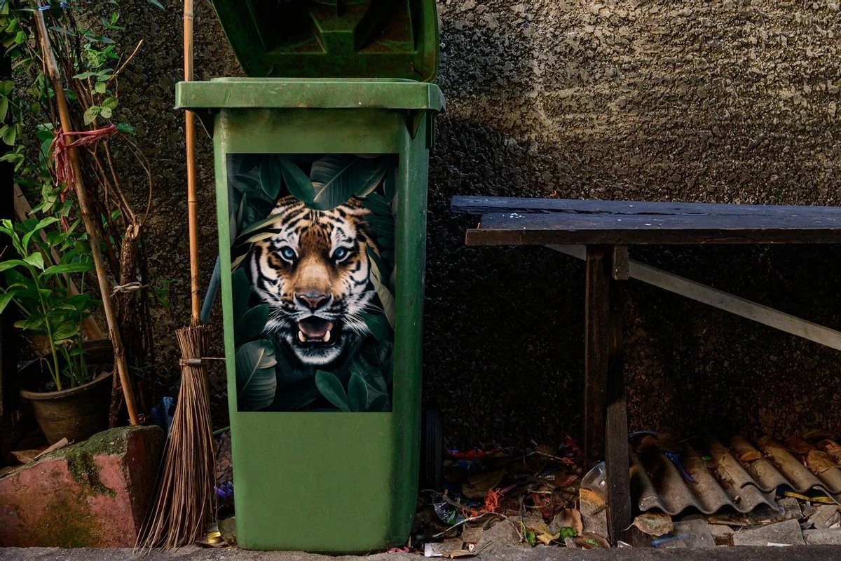 Sticker Conteneur TigerIllustrations De Noël - Tigre Avec Bec Ouvert Entre Les Feuilles Vertes 8 Sticker Conteneur TigerIllustrations De Noël - Tigre Avec Bec Ouvert Entre Les Feuilles Vertes – Image 6