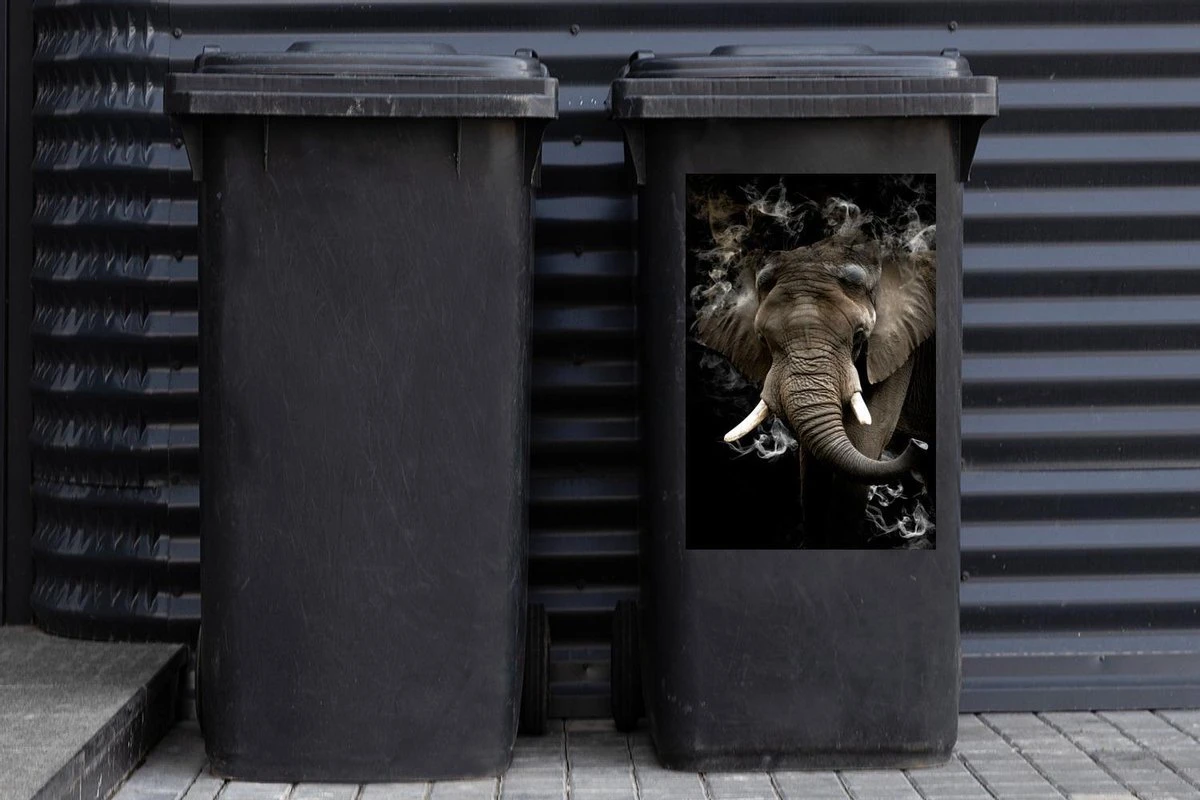 Sticker Conteneur Éléphantillustrations De Noël - Éléphant Avec De La Fumée Sur Fond Noir 4 Sticker Conteneur Éléphantillustrations De Noël - Éléphant Avec De La Fumée Sur Fond Noir – Image 2