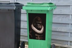 Autocollant De Conteneur Vieux MaîtresIllustrations De Noël - Guillaume D' Oranje Par Le Vieux Maître Adriaen Thomasz Avec Une Tête De Gorille -Jingle Bells Boutique 1200x800 2345