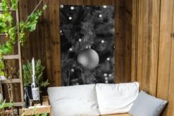 Affiche De Jardin Boule Dorée En Sapin De Noël - Noir Et Blanc - 80x120 Cm - Jardin -Jingle Bells Boutique 1200x800 2385