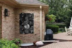 Affiche De Jardin Boule Dorée En Sapin De Noël - Noir Et Blanc - 80x120 Cm - Jardin -Jingle Bells Boutique 1200x800 2388