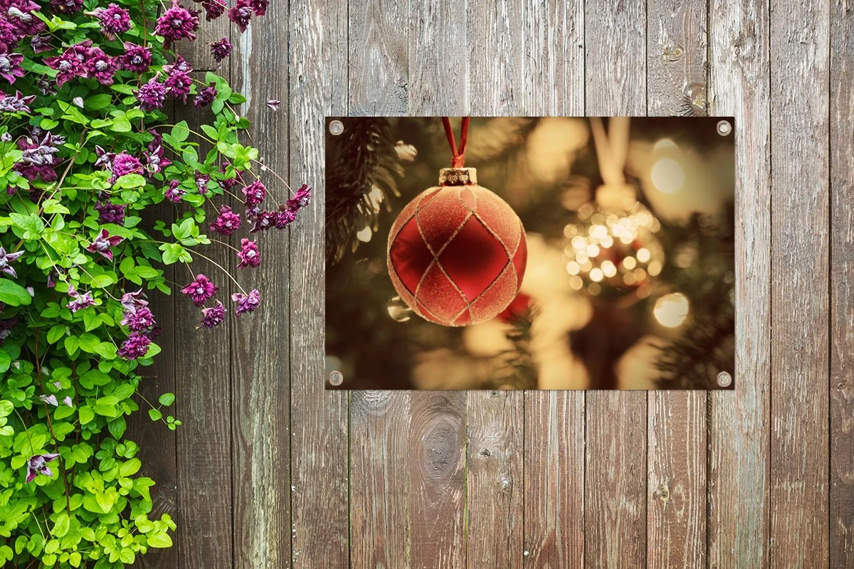 Un Gros Plan De Décoration De Noël Décorative à Côté D'un Poster De Jardin D'arbre De Noël 90x60 Cm - Toile De Jardin / Toile D'extérieur / Peintures D'extérieur (décoration De Jardin) 4 Un Gros Plan De Décoration De Noël Décorative à Côté D'un Poster De Jardin D'arbre De Noël 90x60 Cm - Toile De Jardin / Toile D'extérieur / Peintures D'extérieur (décoration De Jardin) – Image 2