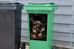 Sticker Conteneur TigreIllustrations De Noël - Tigre Rugissant Entre Les Feuilles -Jingle Bells Boutique 1200x800 2415