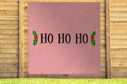 Poster De Jardin Citation De Noël Ho Ho Ho Fond Rose - 200x200 Cm - Toile Jardin - Poster Extérieur -Jingle Bells Boutique 1200x800 2419
