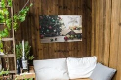 Affiche De Jardin Les Boules De Noël Avec Un Sapin De Noël En Arrière-plan 90x60 Cm - Toile De Jardin / Toile D'extérieur / Peintures D'extérieur (décoration De Jardin) -Jingle Bells Boutique 1200x800 2481