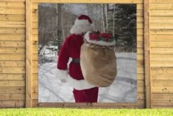 Affiche De Jardin Le Père Noël Se Promène Dans Une Forêt Avec Un Sac Plein De Cadeaux De Noël - 200x200 Cm - Toile De Jardin 10 Affiche De Jardin Le Père Noël Se Promène Dans Une Forêt Avec Un Sac Plein De Cadeaux De Noël - 200x200 Cm - Toile De Jardin -Jingle Bells Boutique 1200x800 2525