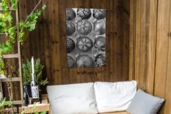 Posters De Jardin Une Boîte Avec Des Décorations De Noël - Noir Et Blanc - 60x90 Cm -Jingle Bells Boutique 1200x800 2534